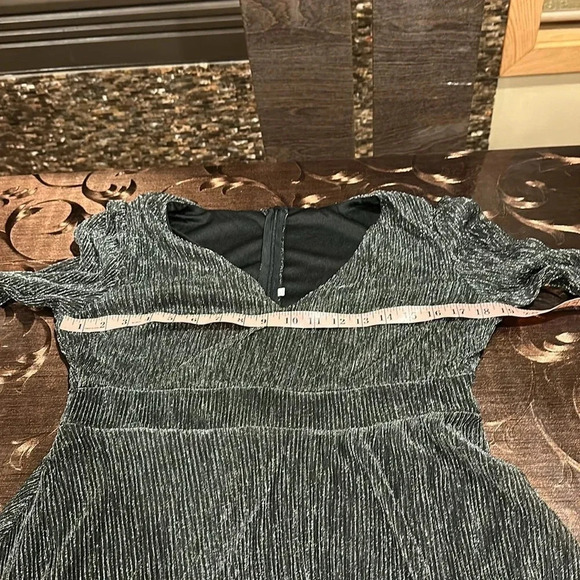 Tiered V Neck Print Long Sleeve Midi Dresses - Picture 3 of 6